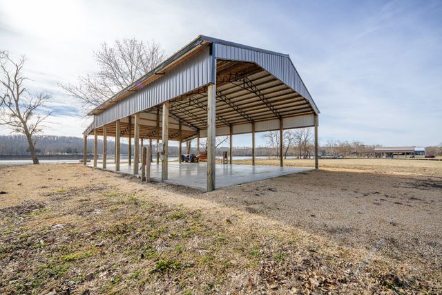 235 Hardin Bottom River Rd, Clifton, TN 38425