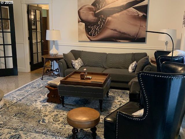 10311 Ne RUSSELL Ct, Portland, OR 97220