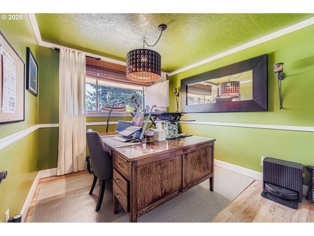 10311 Ne RUSSELL Ct, Portland, OR 97220