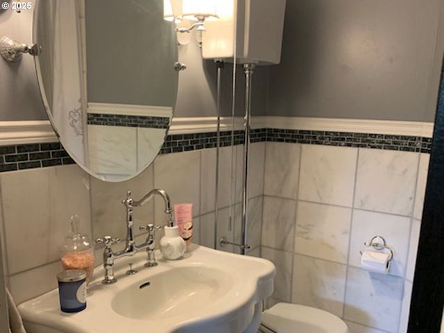 10311 Ne RUSSELL Ct, Portland, OR 97220