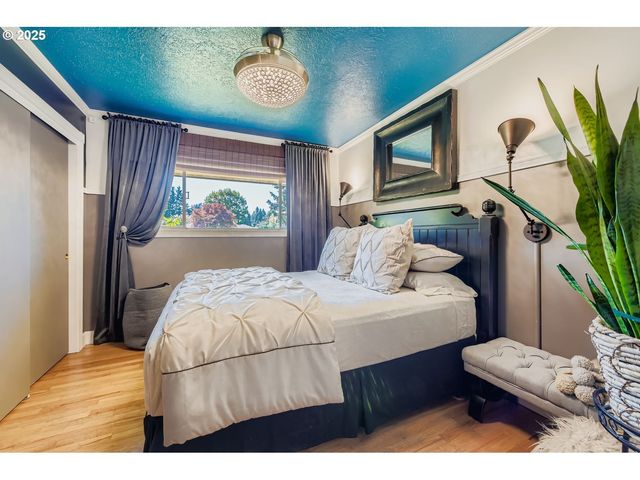 10311 Ne RUSSELL Ct, Portland, OR 97220