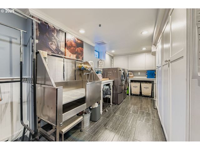 10311 Ne RUSSELL Ct, Portland, OR 97220