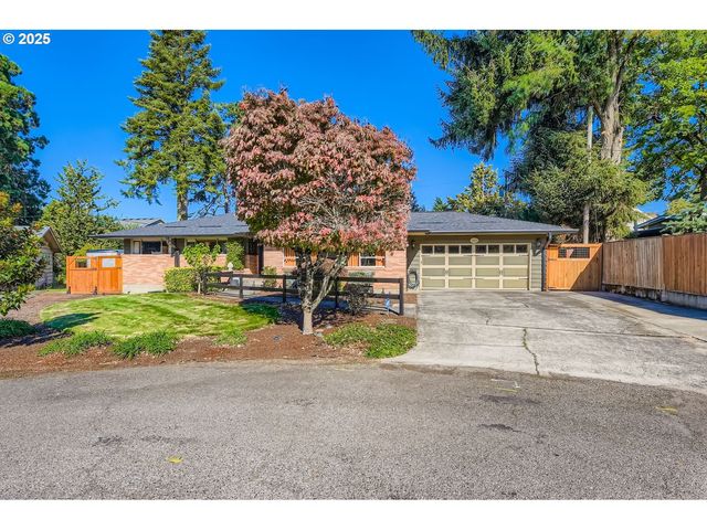 10311 Ne RUSSELL Ct, Portland, OR 97220