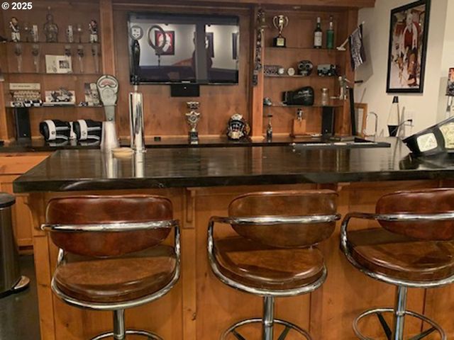 10311 Ne RUSSELL Ct, Portland, OR 97220