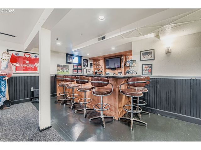 10311 Ne RUSSELL Ct, Portland, OR 97220