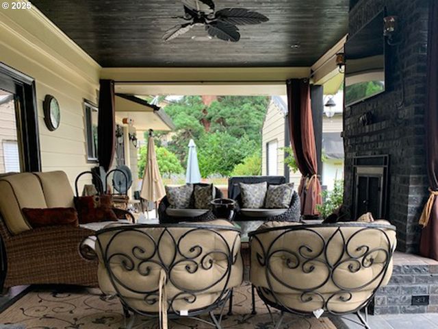 10311 Ne RUSSELL Ct, Portland, OR 97220