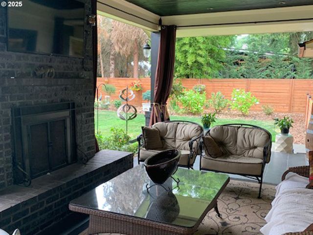 10311 Ne RUSSELL Ct, Portland, OR 97220