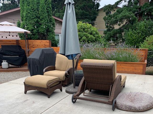 10311 Ne RUSSELL Ct, Portland, OR 97220