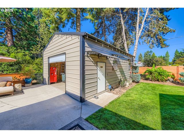 10311 Ne RUSSELL Ct, Portland, OR 97220
