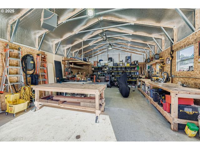 10311 Ne RUSSELL Ct, Portland, OR 97220