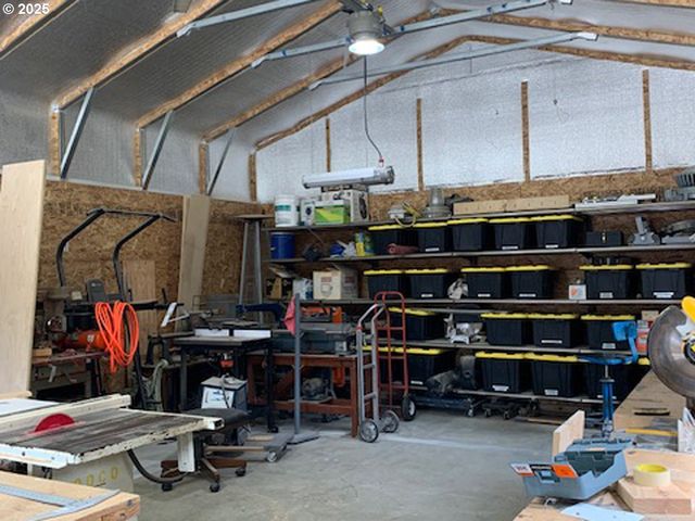 10311 Ne RUSSELL Ct, Portland, OR 97220