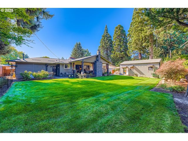 10311 Ne RUSSELL Ct, Portland, OR 97220