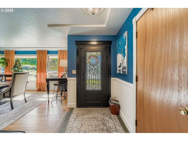 10311 Ne RUSSELL Ct, Portland, OR 97220