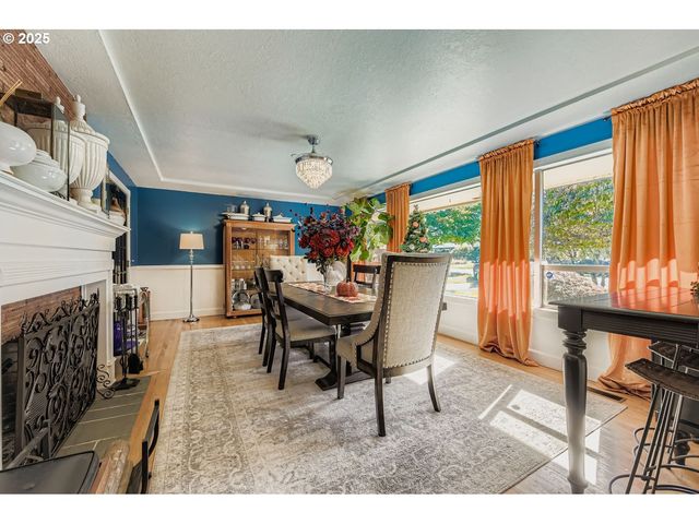 10311 Ne RUSSELL Ct, Portland, OR 97220