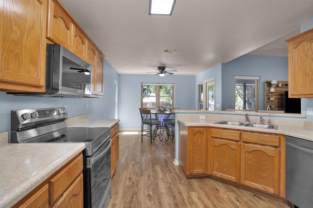 1906 Round Table, New Braunfels, TX 78130