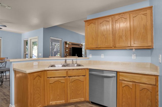 1906 Round Table, New Braunfels, TX 78130