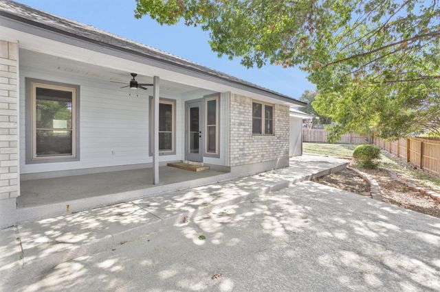 1906 Round Table, New Braunfels, TX 78130