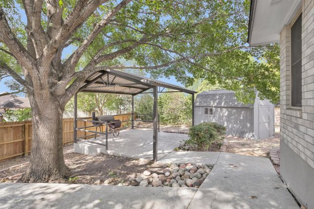 1906 Round Table, New Braunfels, TX 78130