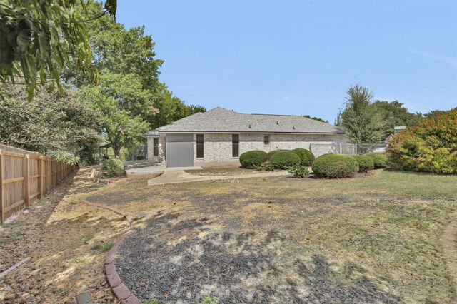 1906 Round Table, New Braunfels, TX 78130