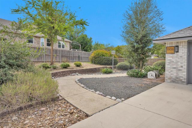 1906 Round Table, New Braunfels, TX 78130