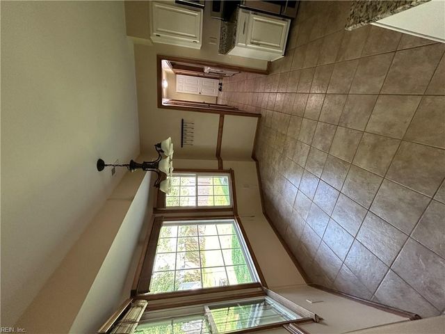 548 Currituck DR, Chesapeake, VA 23322