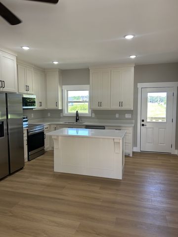 1106 Baker Ln, Lawrenceburg, TN 38464