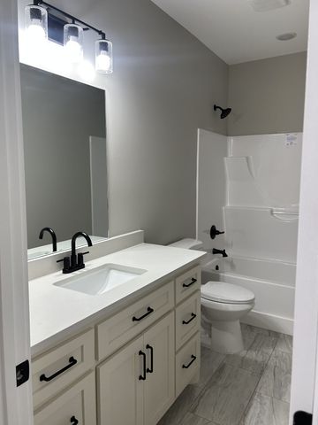 1106 Baker Ln, Lawrenceburg, TN 38464