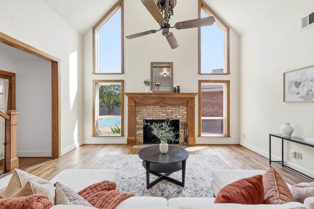 613 Evergreen Drive, Hurst, TX 76054