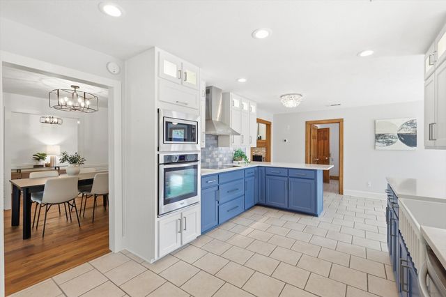 613 Evergreen Drive, Hurst, TX 76054