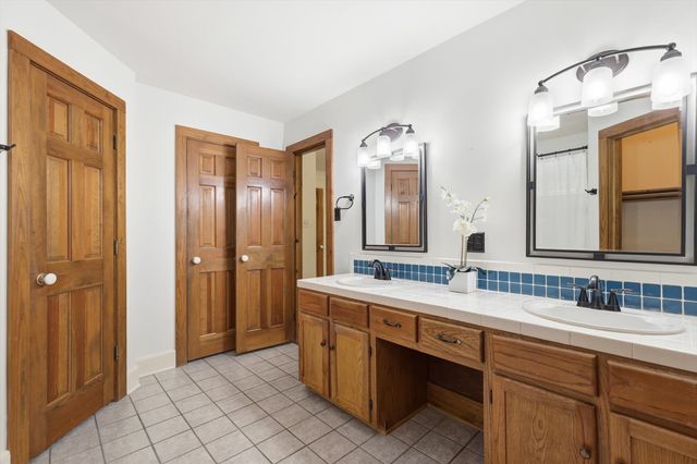 613 Evergreen Drive, Hurst, TX 76054