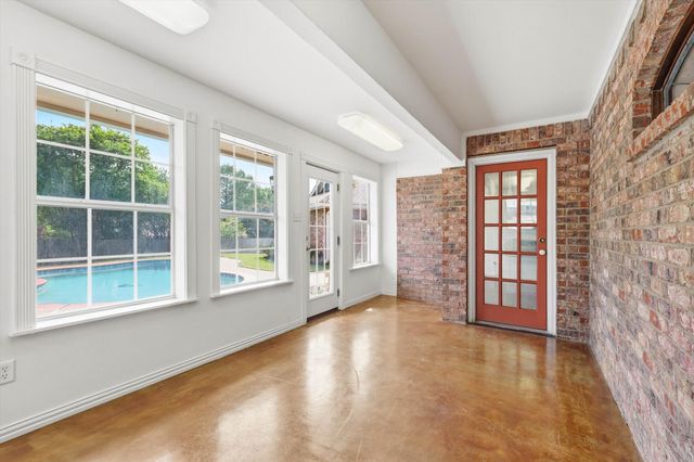 613 Evergreen Drive, Hurst, TX 76054