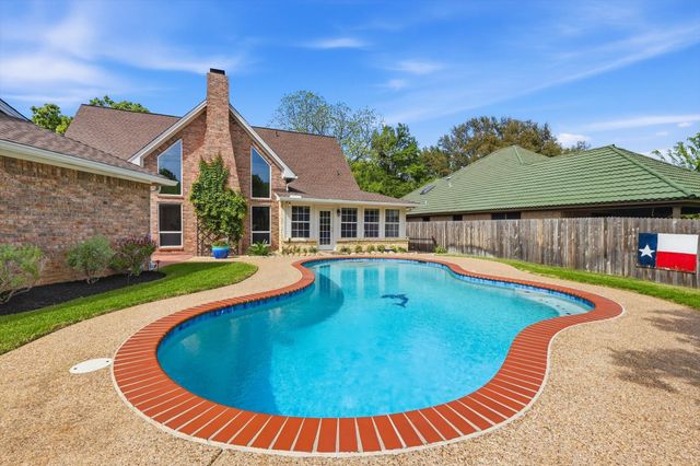 613 Evergreen Drive, Hurst, TX 76054