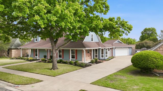 613 Evergreen Drive, Hurst, TX 76054