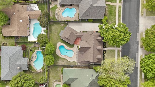 613 Evergreen Drive, Hurst, TX 76054