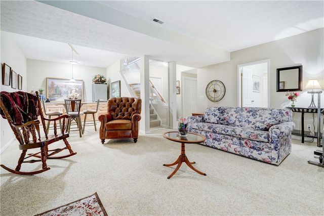 89 Creek Ridge, Pittsford, NY 14534