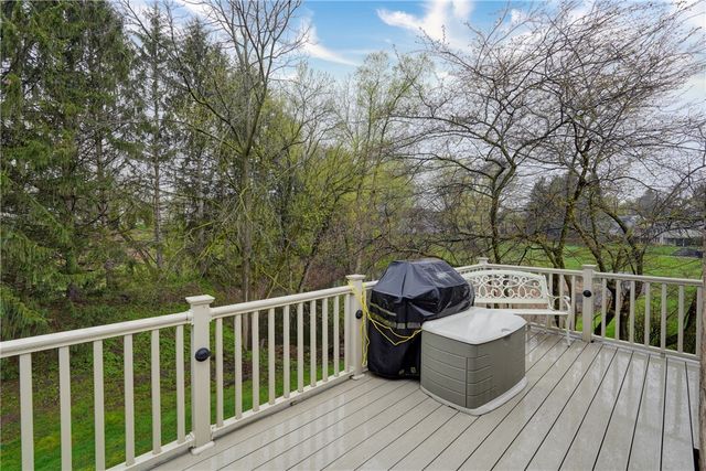 89 Creek Ridge, Pittsford, NY 14534