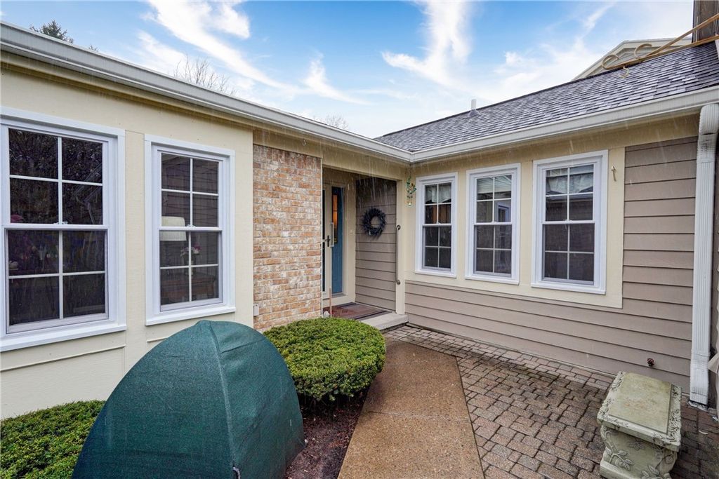 89 Creek Ridge, Pittsford, NY 14534