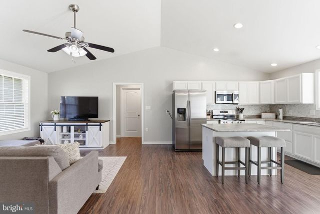 140 BASIN DR, Inwood, WV 25428