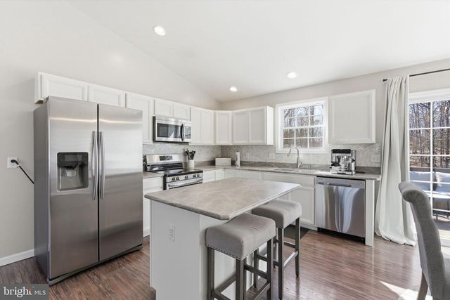 140 BASIN DR, Inwood, WV 25428