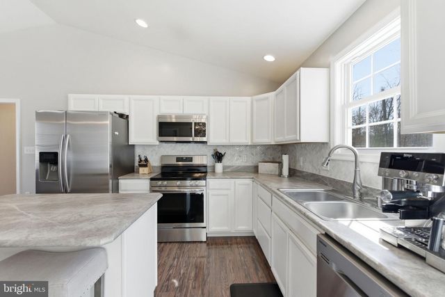 140 BASIN DR, Inwood, WV 25428