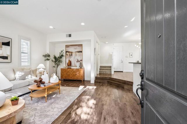 15 Hazel Tree Ridge, Orinda, CA 94563