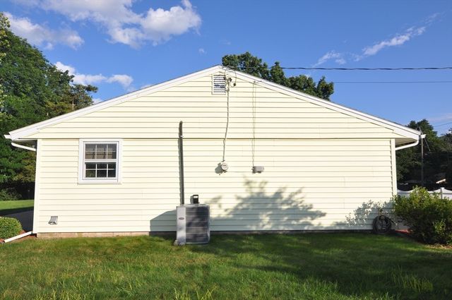 4 Blackstone St, Peabody, MA 01960