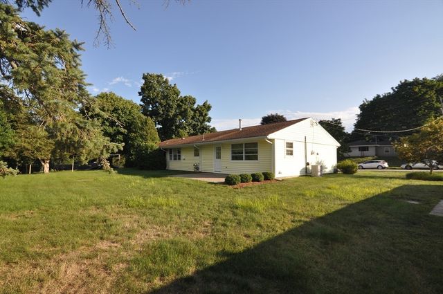 4 Blackstone St, Peabody, MA 01960