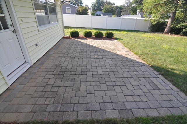 4 Blackstone St, Peabody, MA 01960