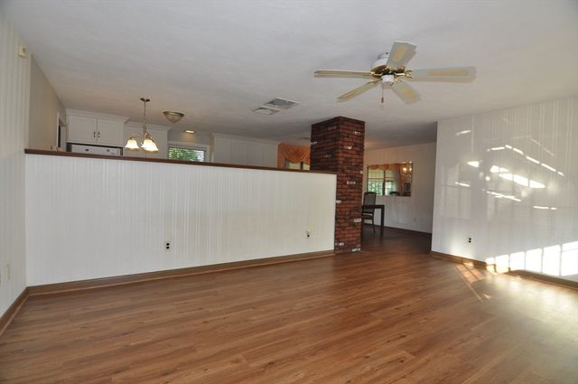 4 Blackstone St, Peabody, MA 01960