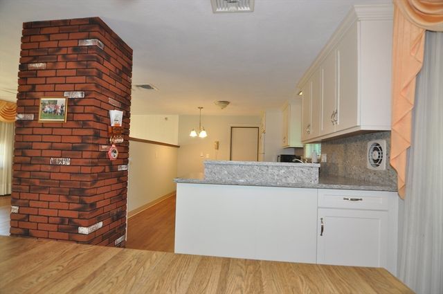 4 Blackstone St, Peabody, MA 01960