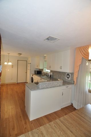 4 Blackstone St, Peabody, MA 01960