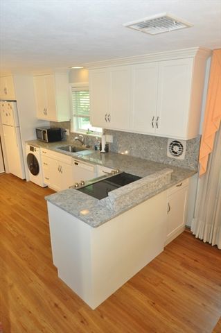 4 Blackstone St, Peabody, MA 01960