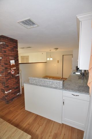4 Blackstone St, Peabody, MA 01960