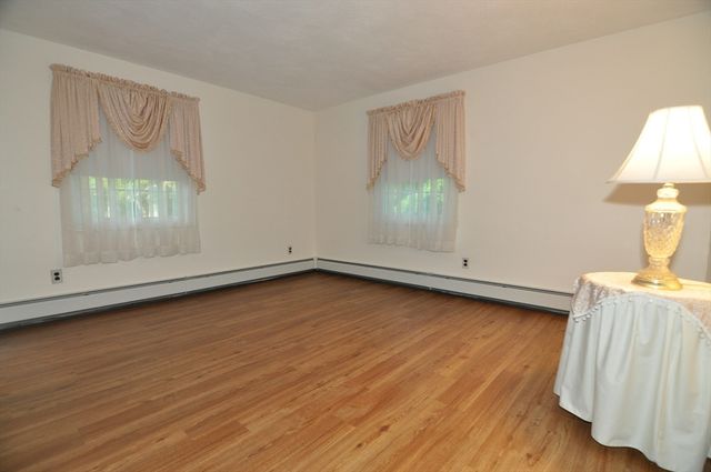 4 Blackstone St, Peabody, MA 01960